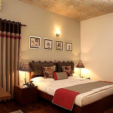 Ahuja Residency Golf Links Hotel New Delhi Exterior photo