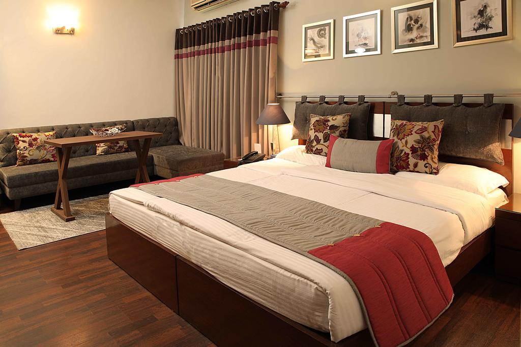 Ahuja Residency Golf Links Hotel New Delhi Exterior photo
