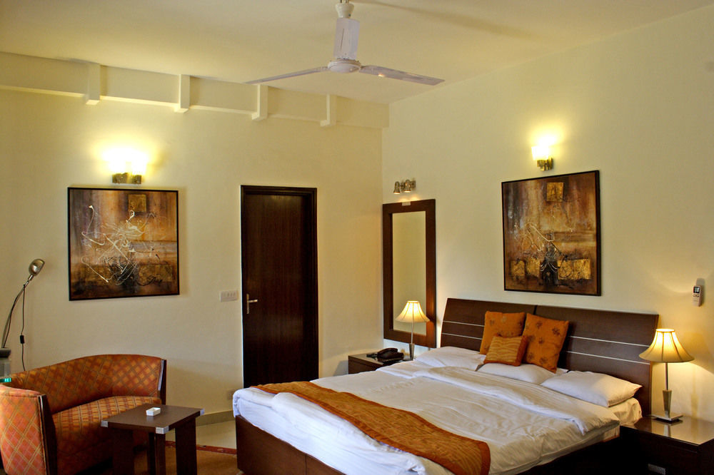 Ahuja Residency Golf Links Hotel New Delhi Exterior photo