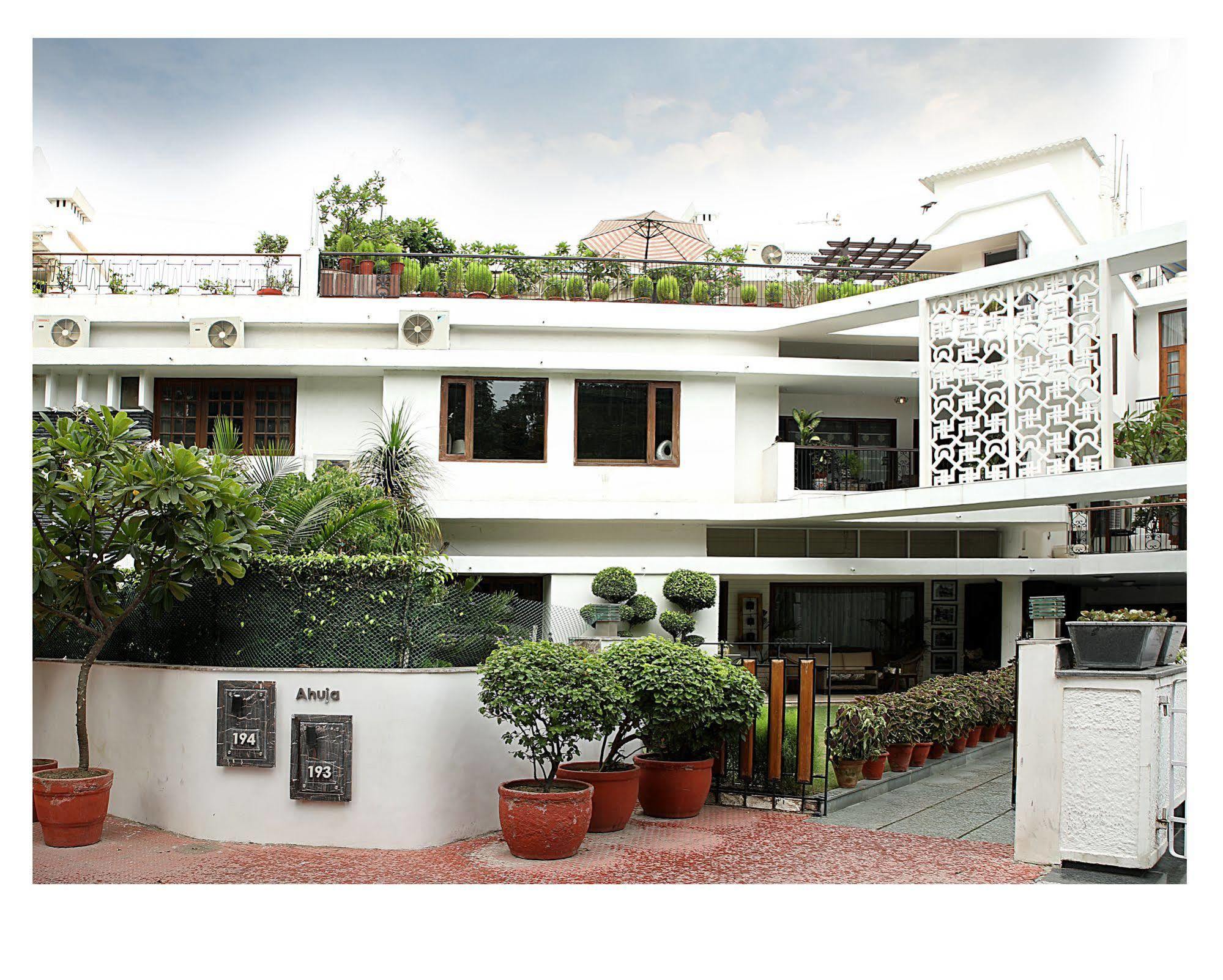 Ahuja Residency Golf Links Hotel New Delhi Exterior photo