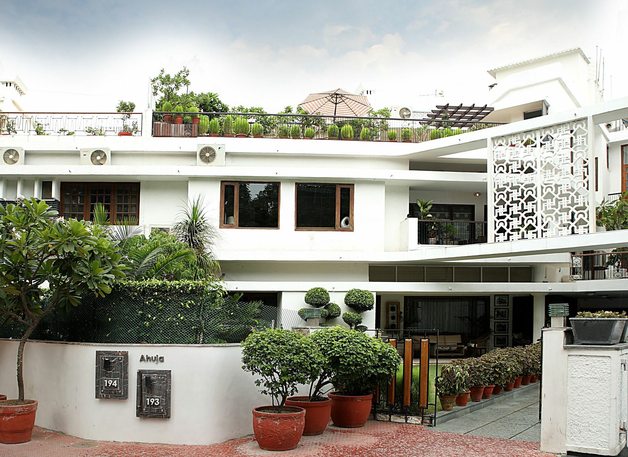 Ahuja Residency Golf Links Hotel New Delhi Exterior photo